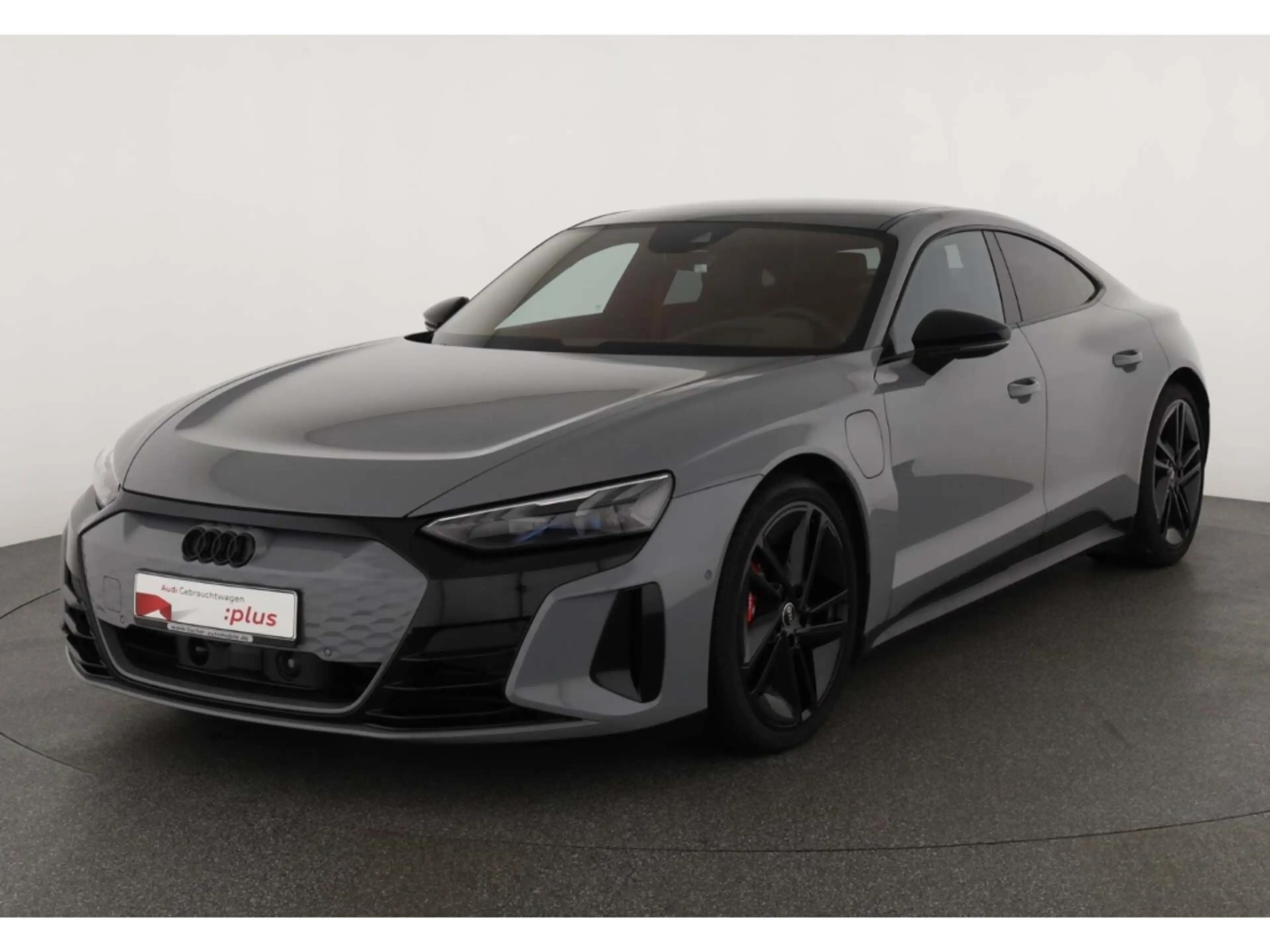 Audi e-tron — photo 2
