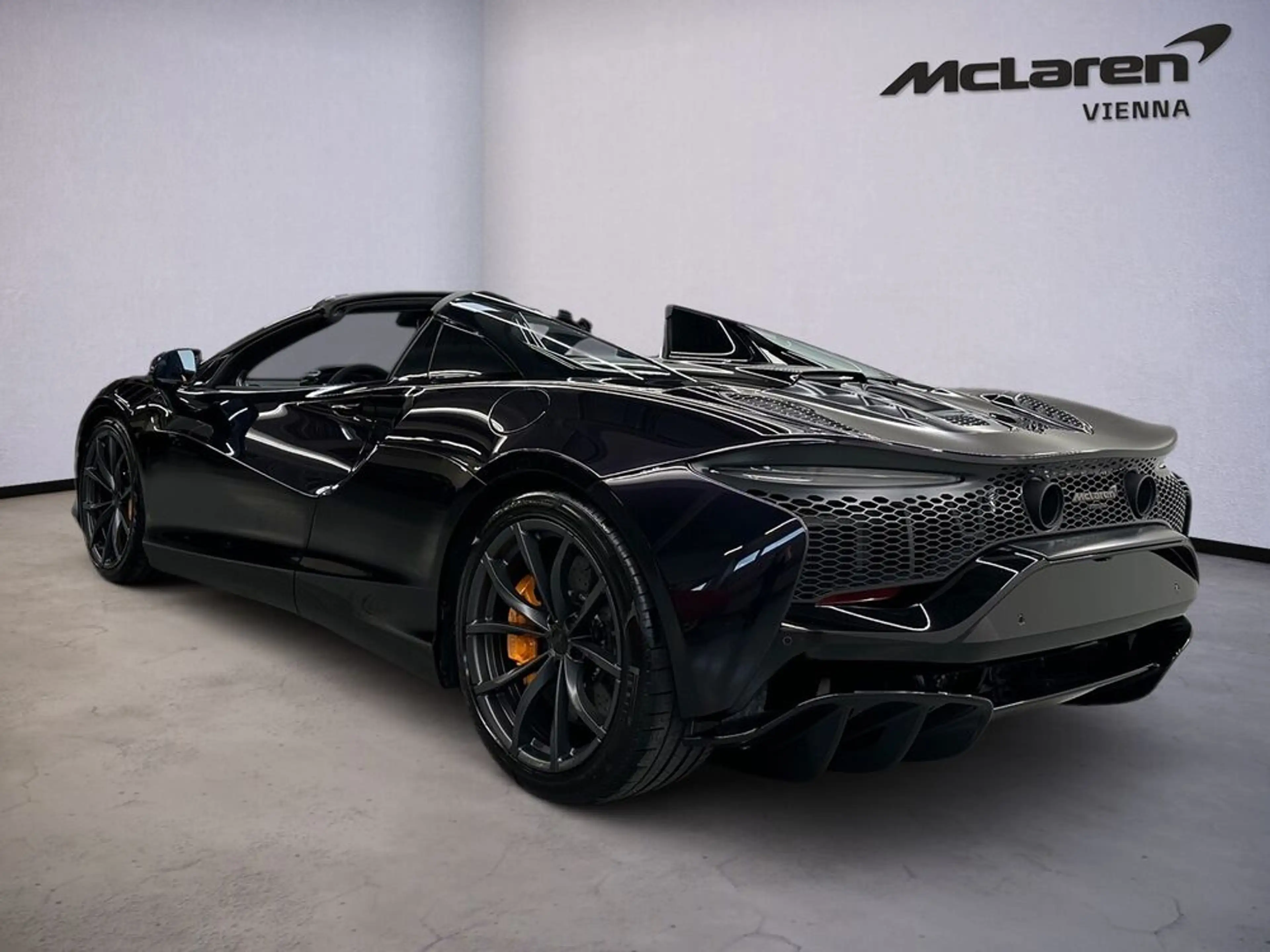 McLaren Artura Artura Spider / Amethyst Black / B&W / BLISS — photo 5