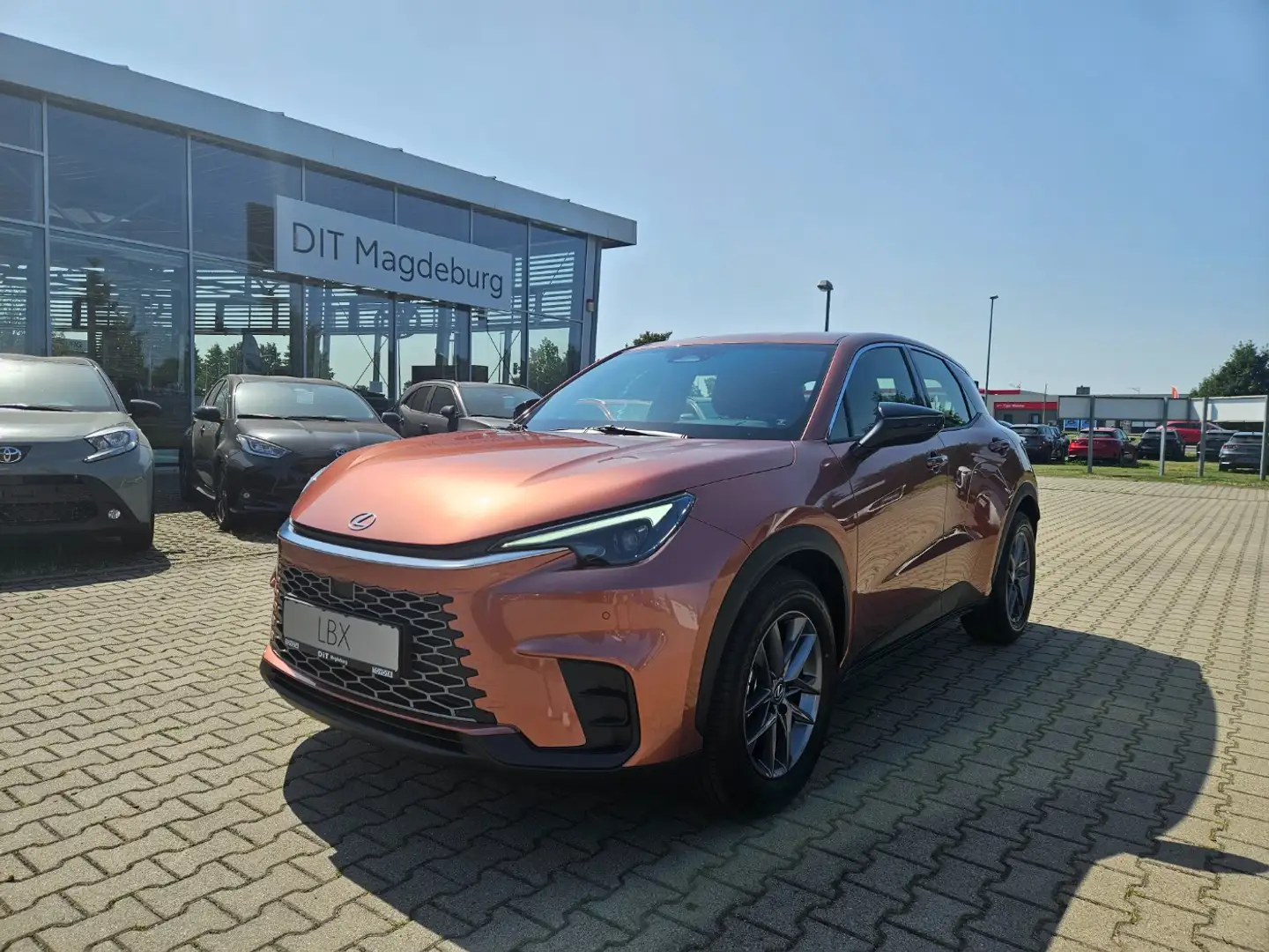 Lexus LBX 1.5 Hybrid + Komfort-Paket ACC, SHZ Červená - 2