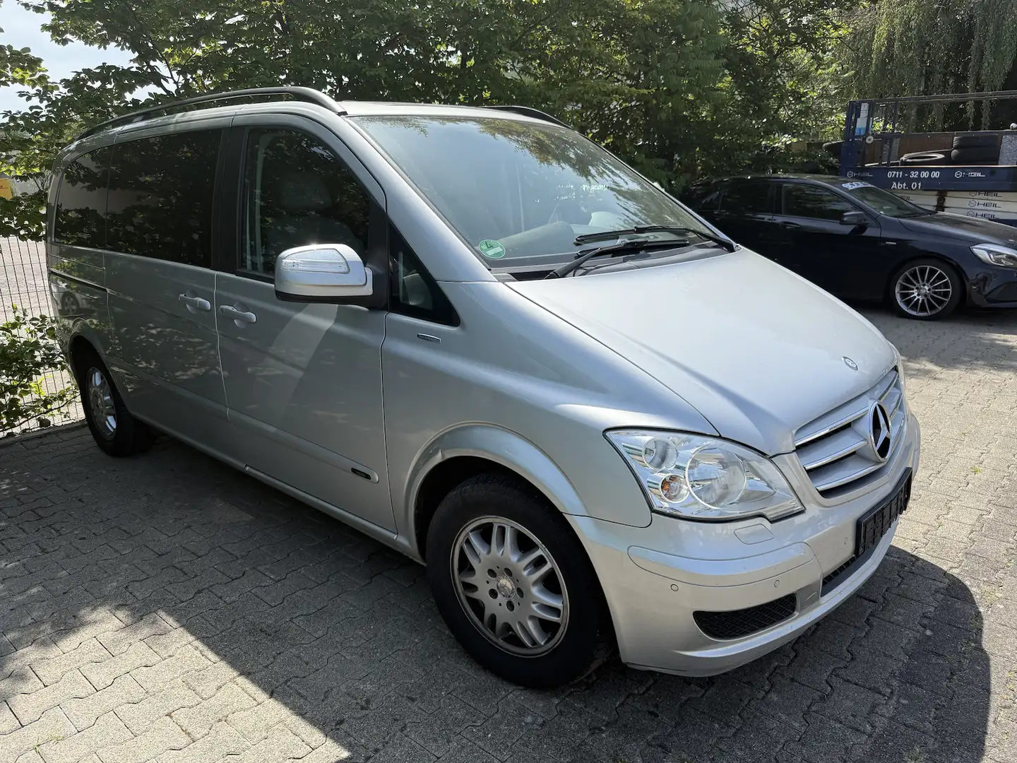 Mercedes-Benz Viano 2.2 CDI*Panorama,Navi,Automatik,kompakt* Plateado - 1