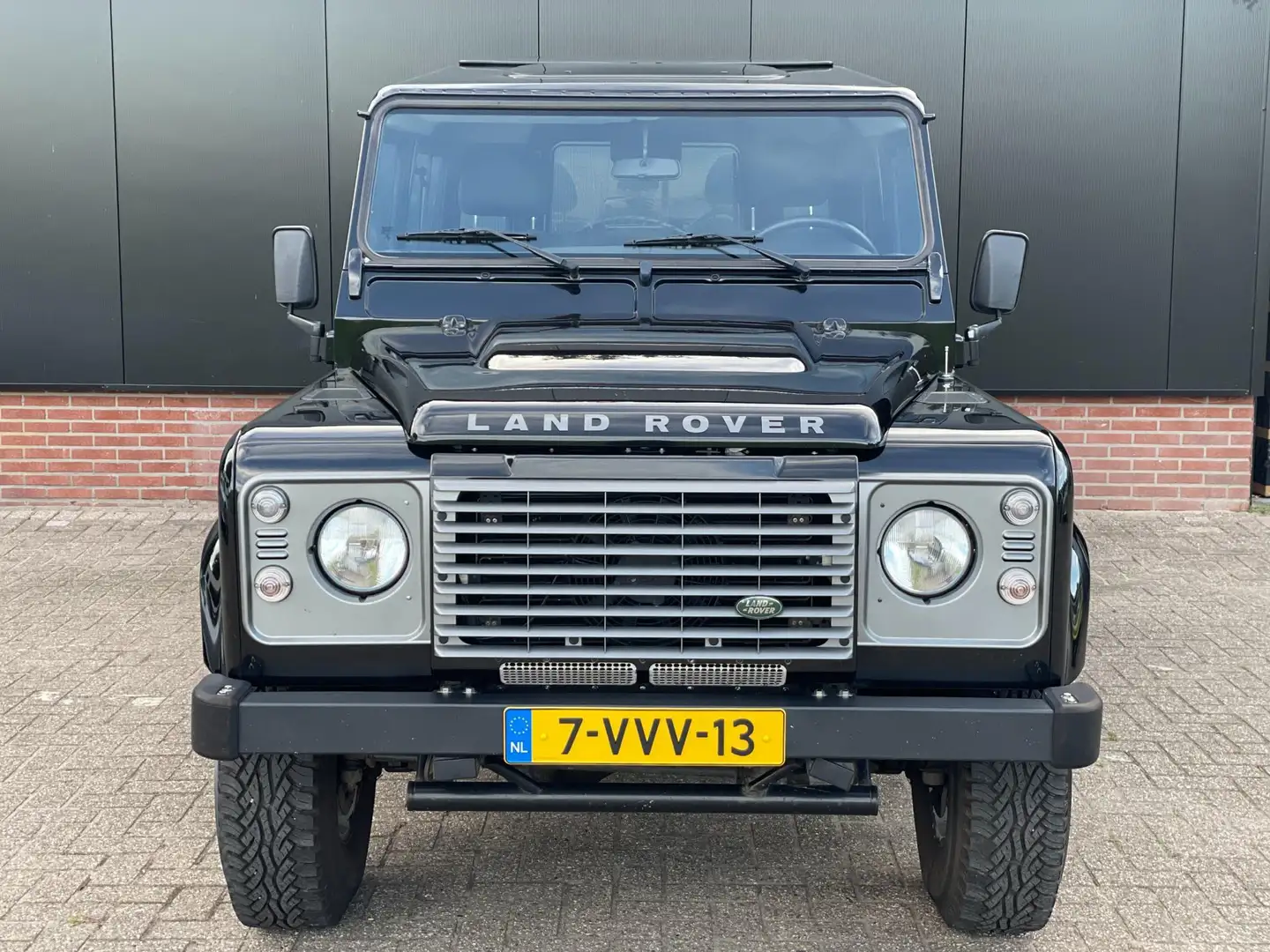 Land Rover Defender 2.2 D TD5 HT 90" XTech Grijs Kenteken - 2