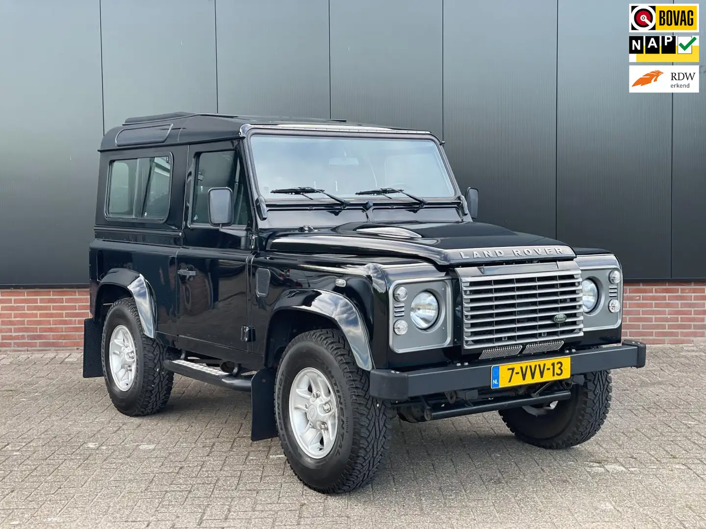 Land Rover Defender 2.2 D TD5 HT 90" XTech Grijs Kenteken - 1