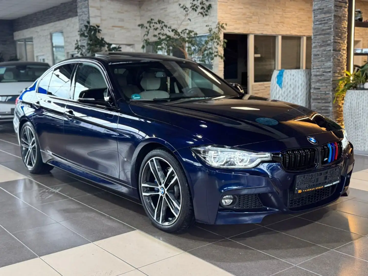 BMW 330 iPerformance M Sport Pano Leder LED Head-Up Bleu - 1
