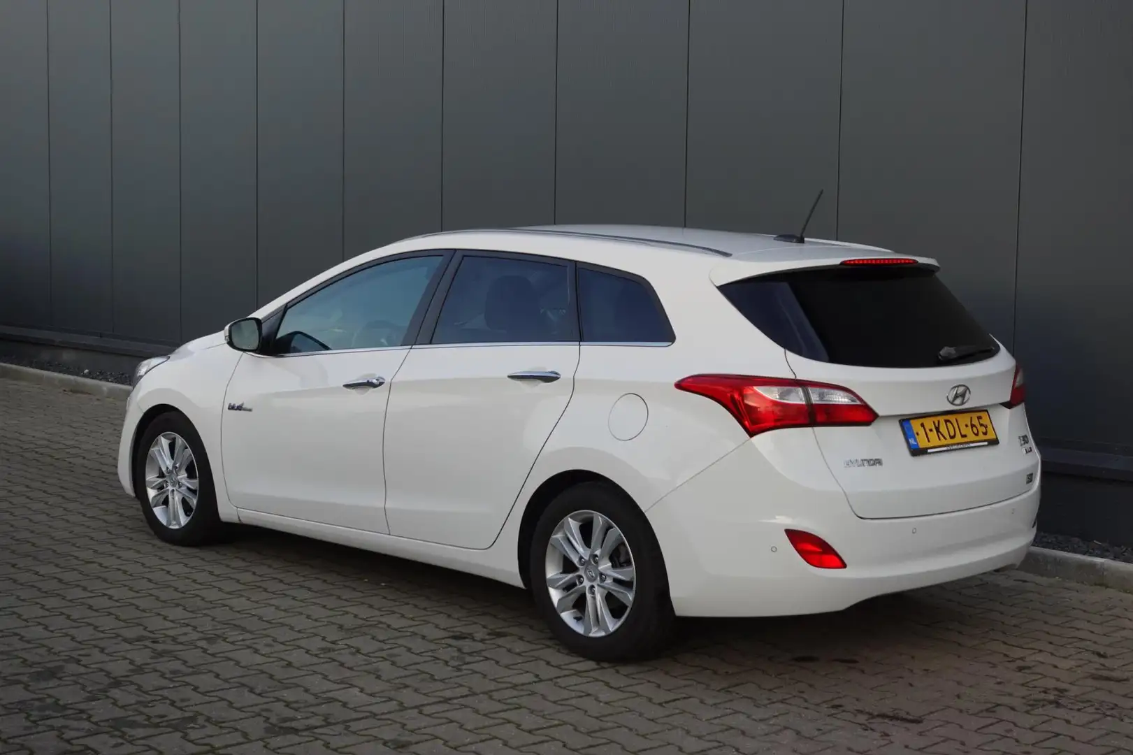Hyundai i30 Wagon 1.6 GDI i-Catcher Weiß - 2