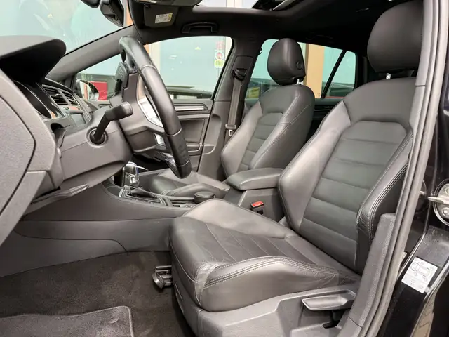 Volkswagen Golf view 4