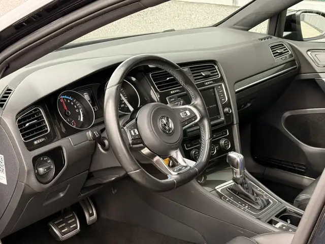 Volkswagen Golf view 2
