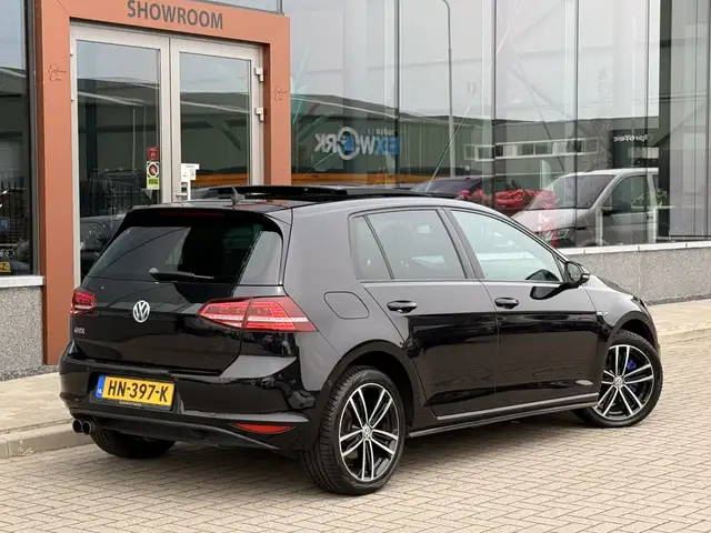 Volkswagen Golf view 13