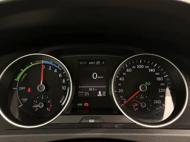 Volkswagen Golf view 23
