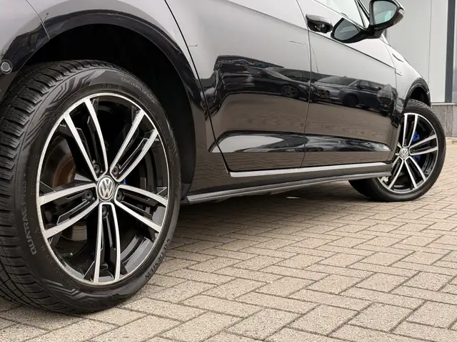Volkswagen Golf view 17