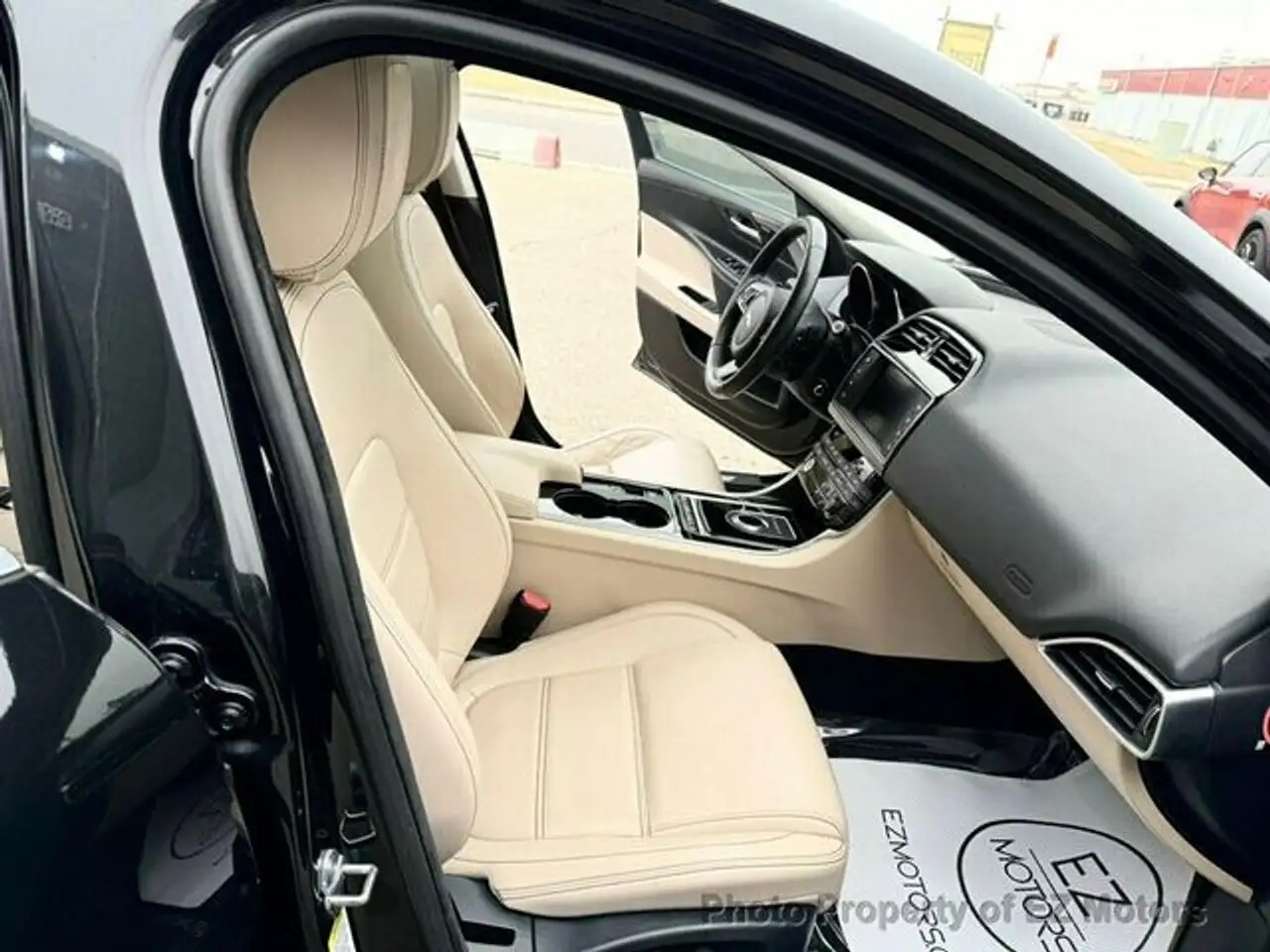 Jaguar XE снимка Jaguar XE