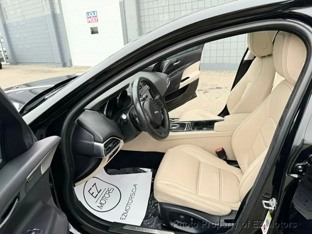 Jaguar XE снимка Jaguar XE