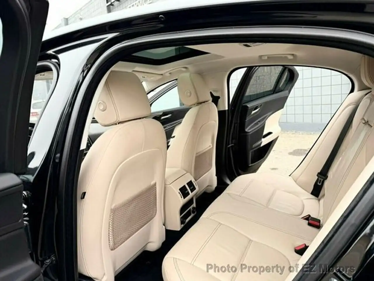 Jaguar XE снимка Jaguar XE