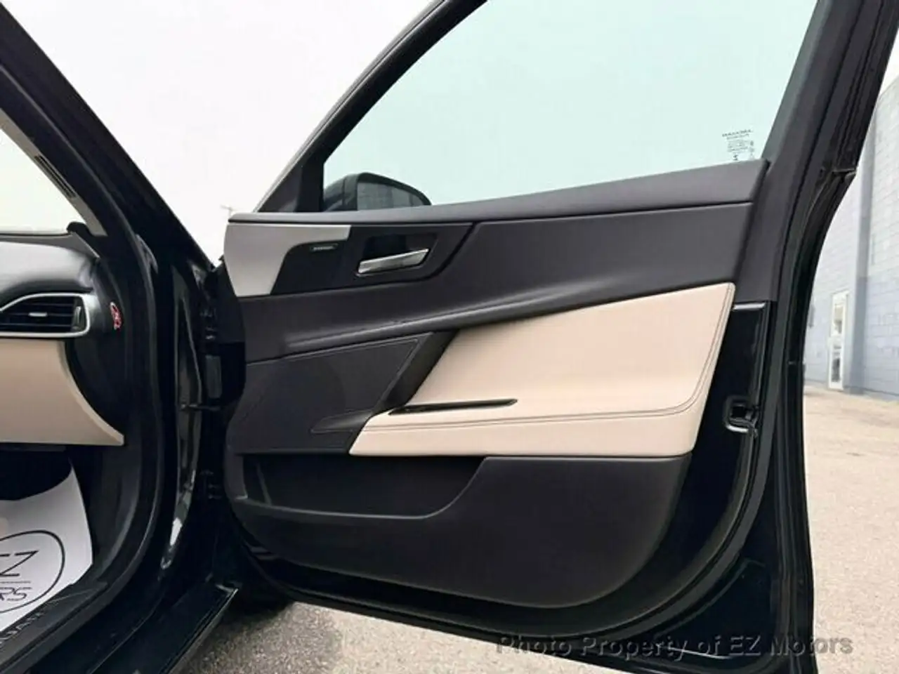 Jaguar XE снимка Jaguar XE