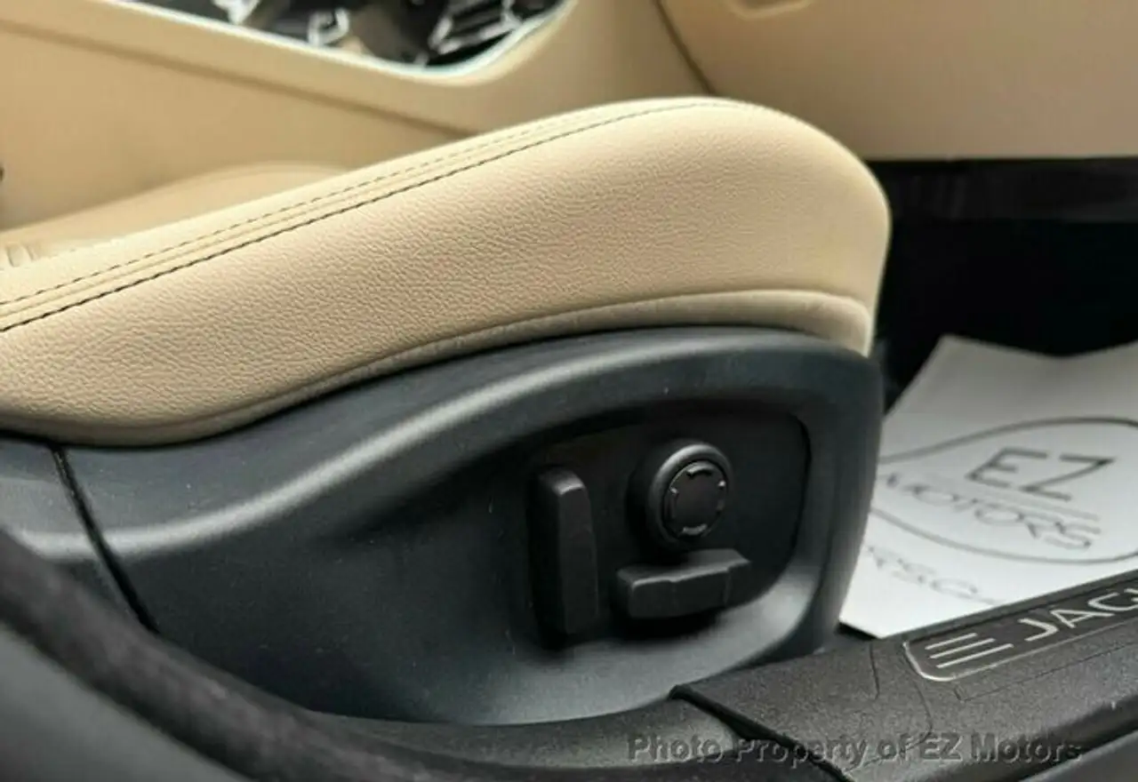 Jaguar XE снимка Jaguar XE