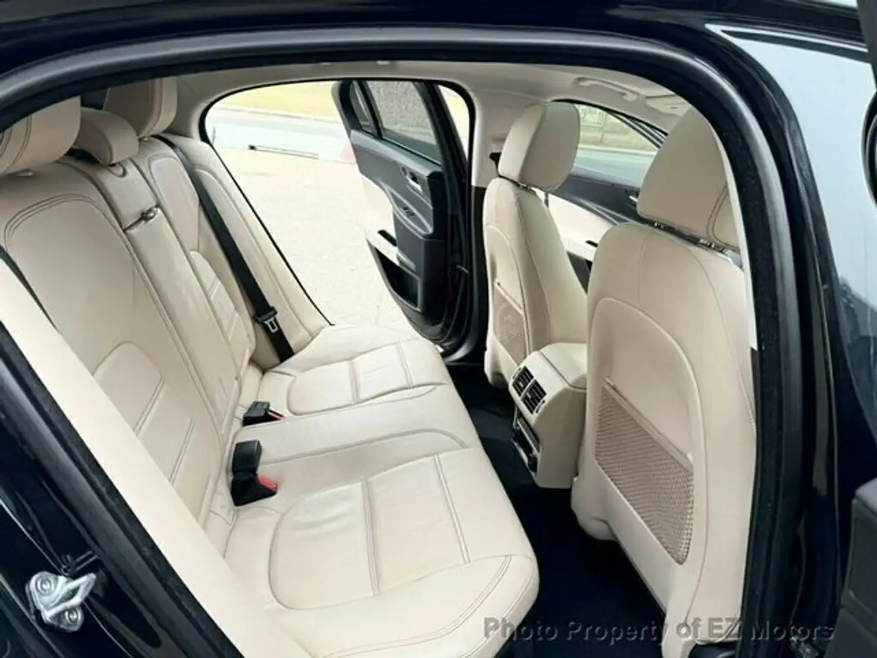 Jaguar XE снимка Jaguar XE