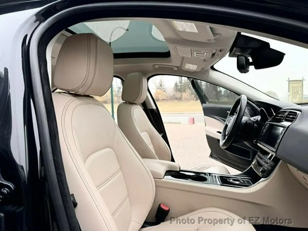 Jaguar XE снимка Jaguar XE