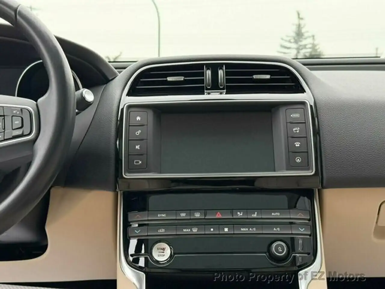 Jaguar XE снимка Jaguar XE