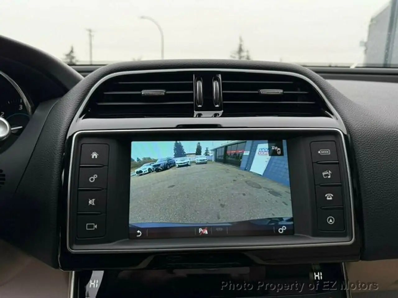 Jaguar XE снимка Jaguar XE