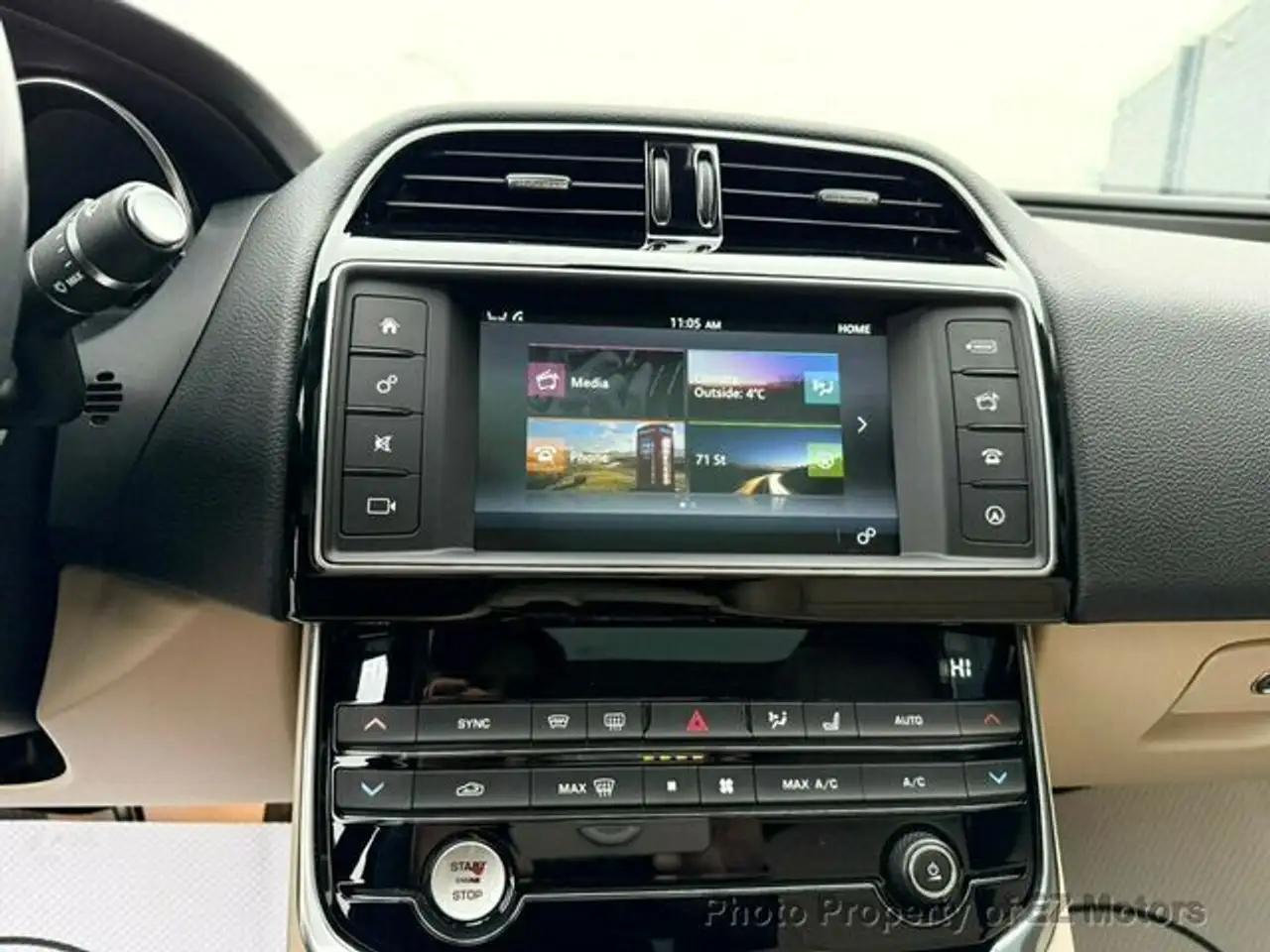 Jaguar XE снимка Jaguar XE