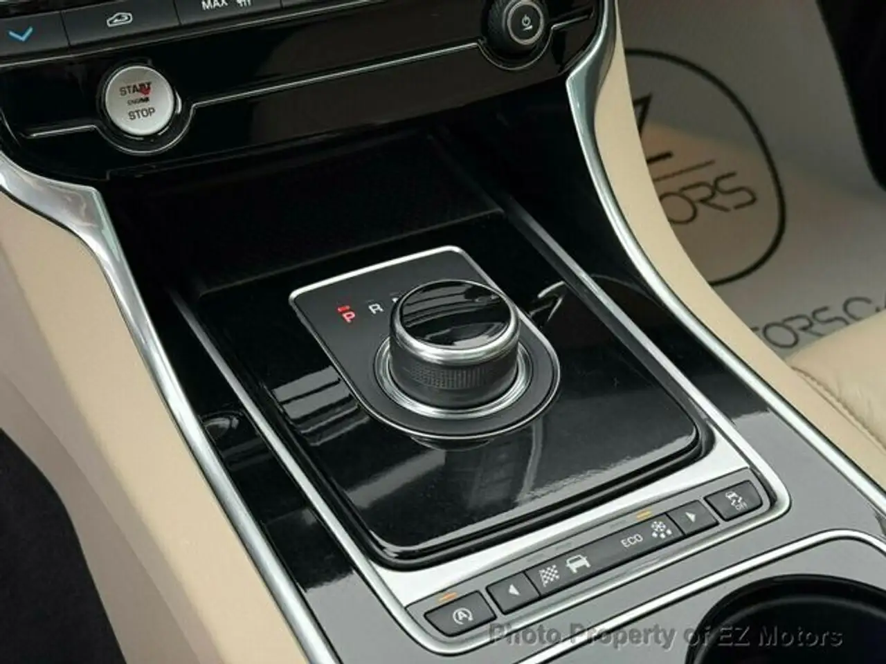 Jaguar XE снимка Jaguar XE