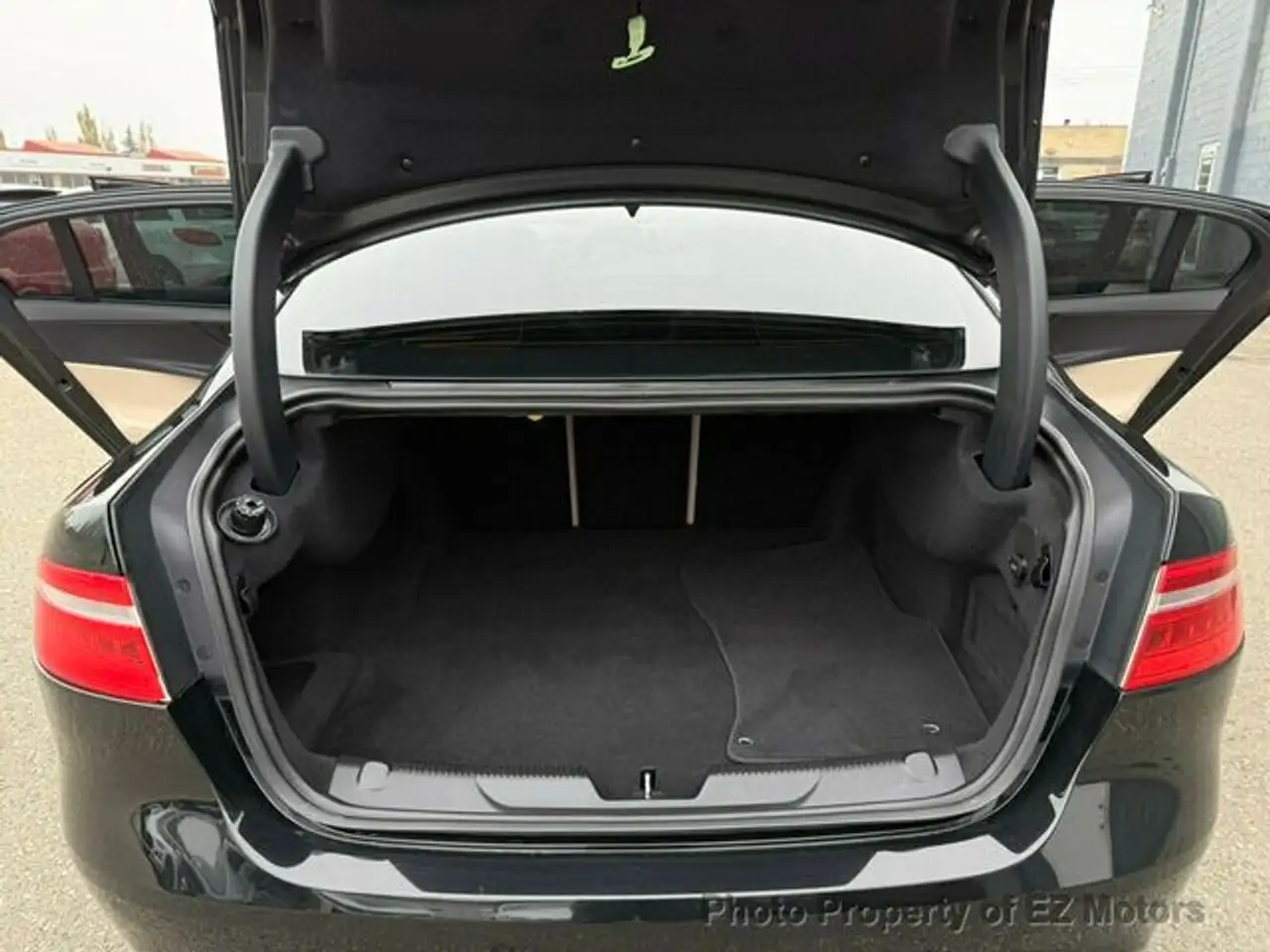 Jaguar XE снимка Jaguar XE