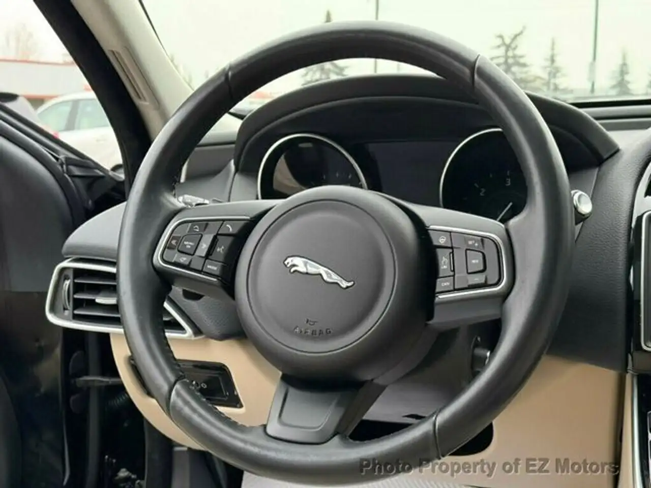 Jaguar XE снимка Jaguar XE