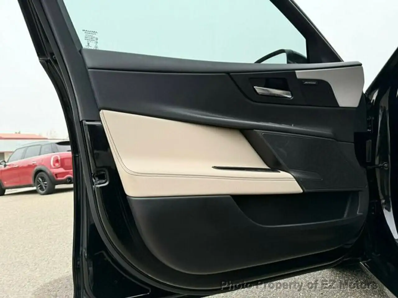 Jaguar XE снимка Jaguar XE