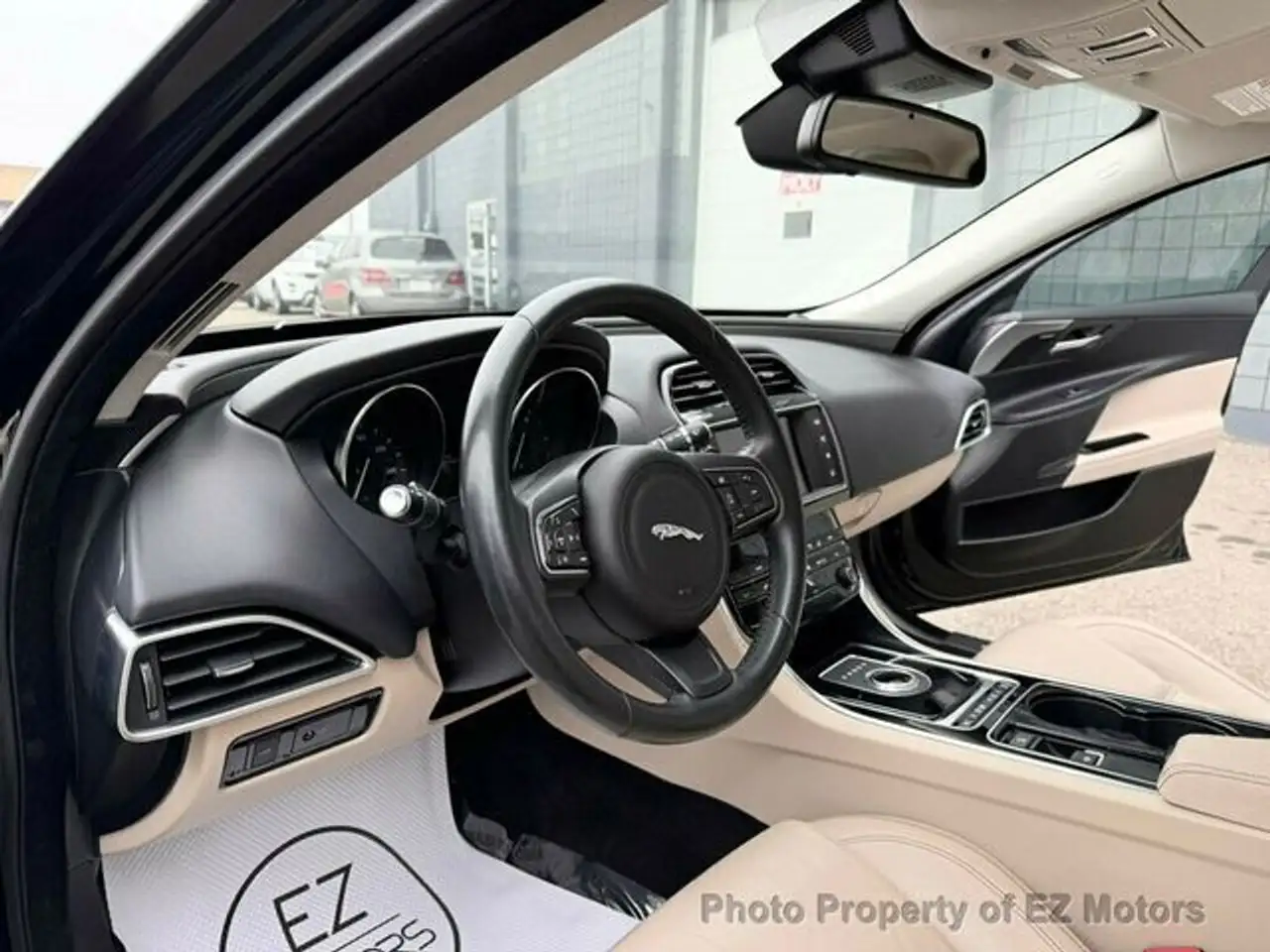 Jaguar XE снимка Jaguar XE