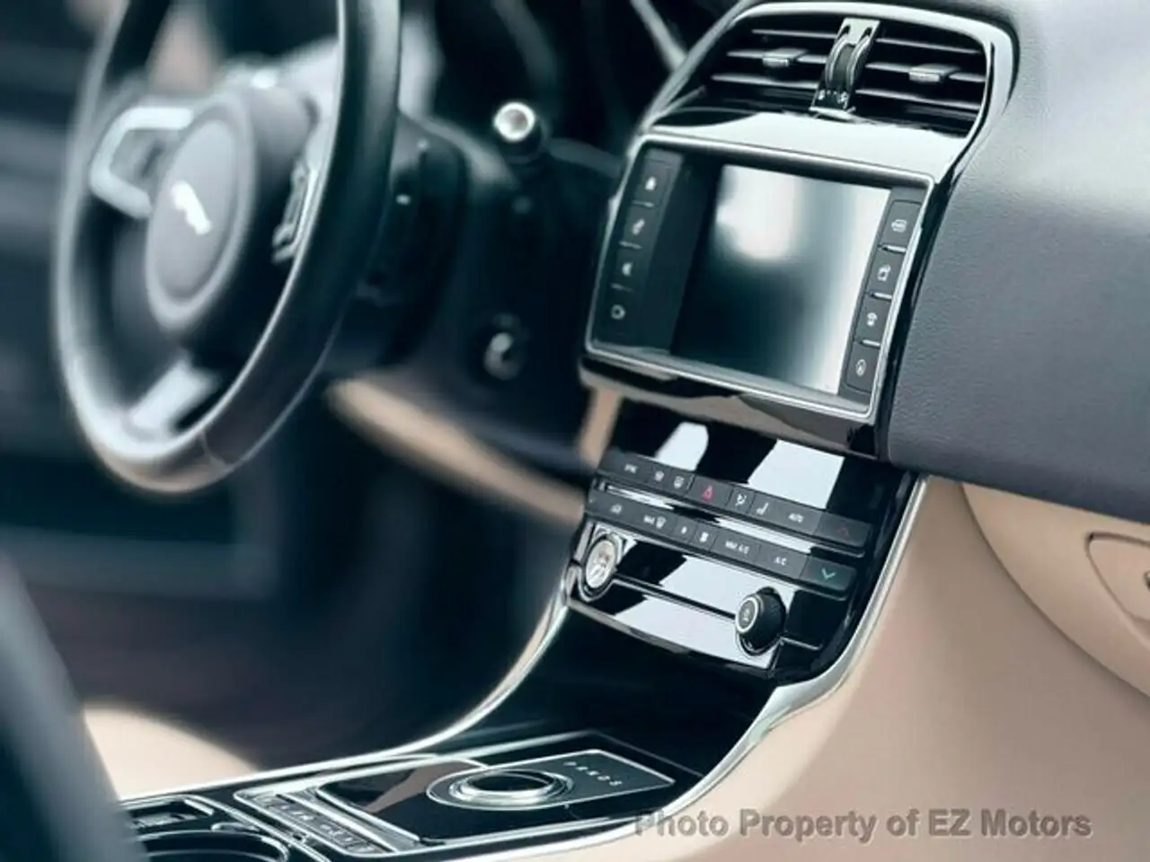 Jaguar XE снимка Jaguar XE