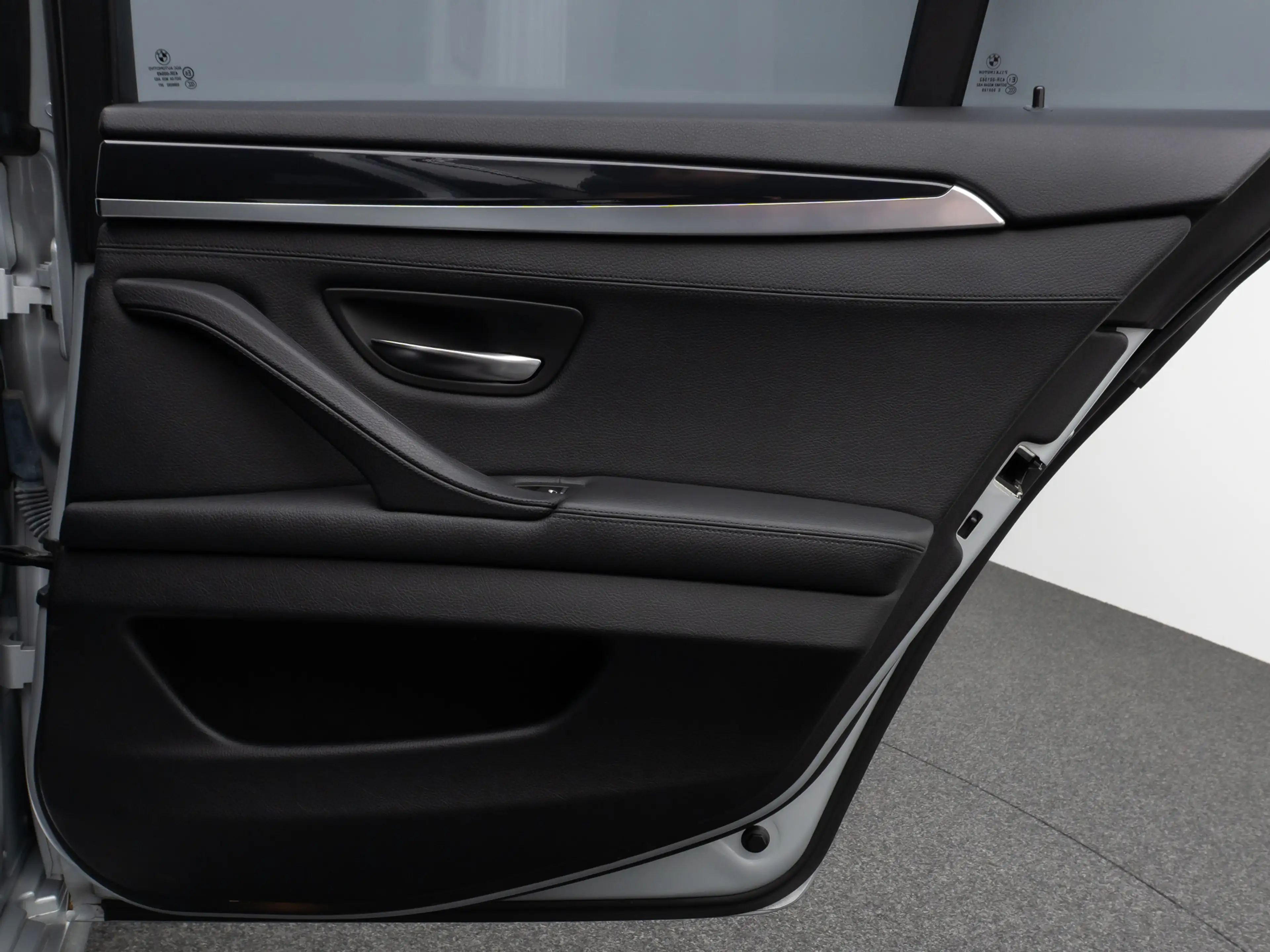 BMW 525 NaviPro Fernlichtassist PDC Leder AdapLicht — photo 31