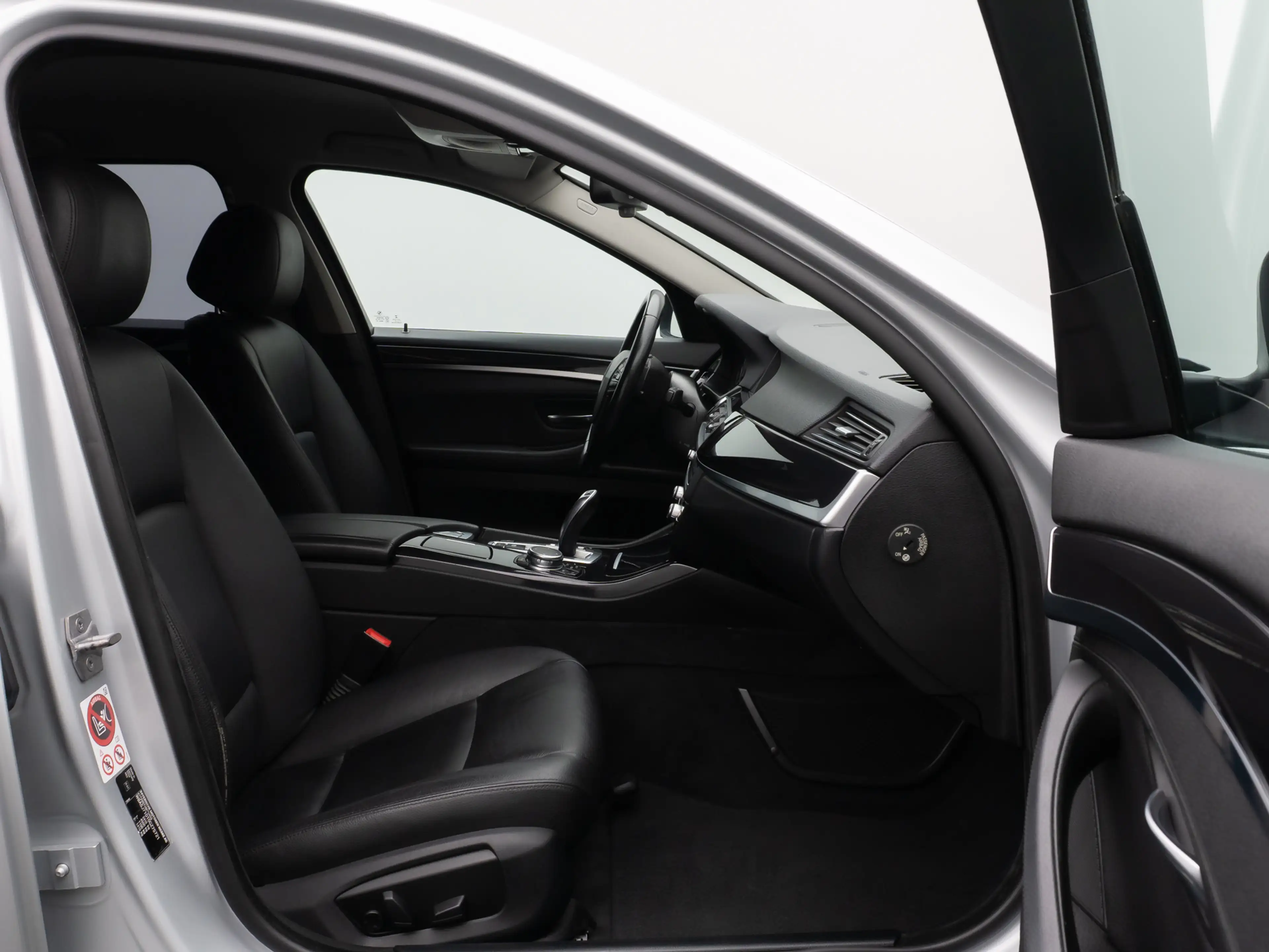 BMW 525 NaviPro Fernlichtassist PDC Leder AdapLicht — photo 24