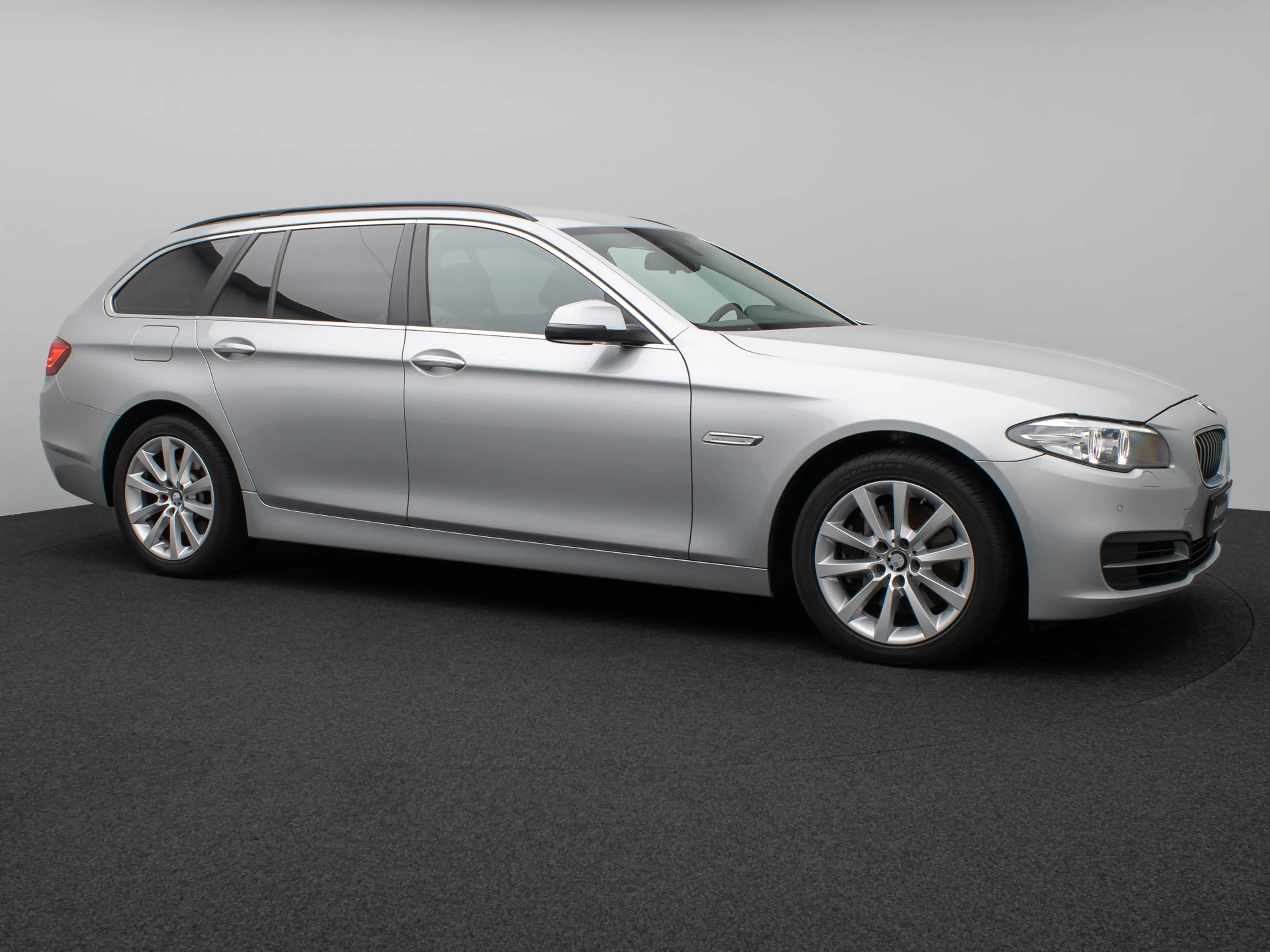 BMW 525 NaviPro Fernlichtassist PDC Leder AdapLicht — photo 4