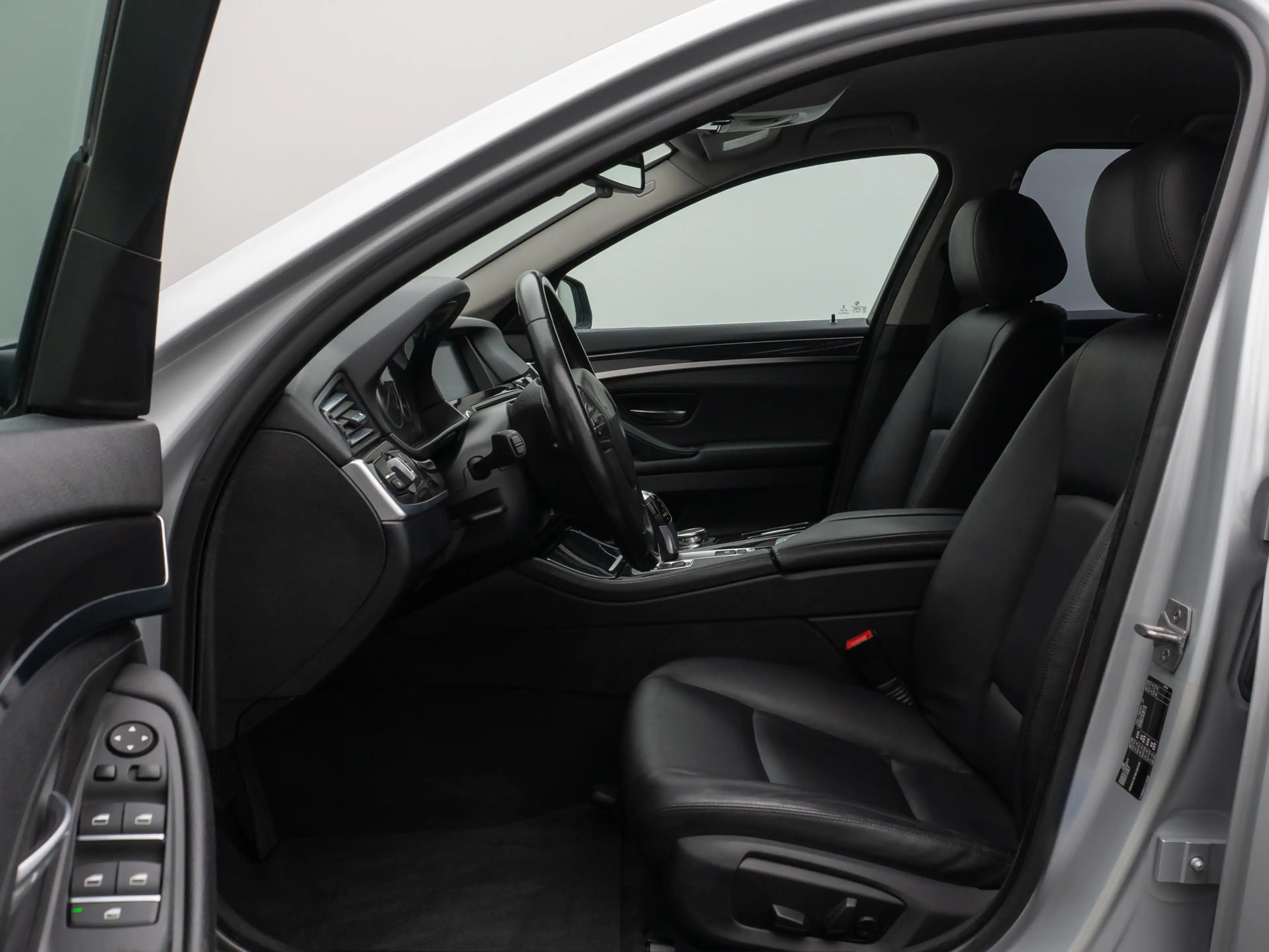 BMW 525 NaviPro Fernlichtassist PDC Leder AdapLicht — photo 19