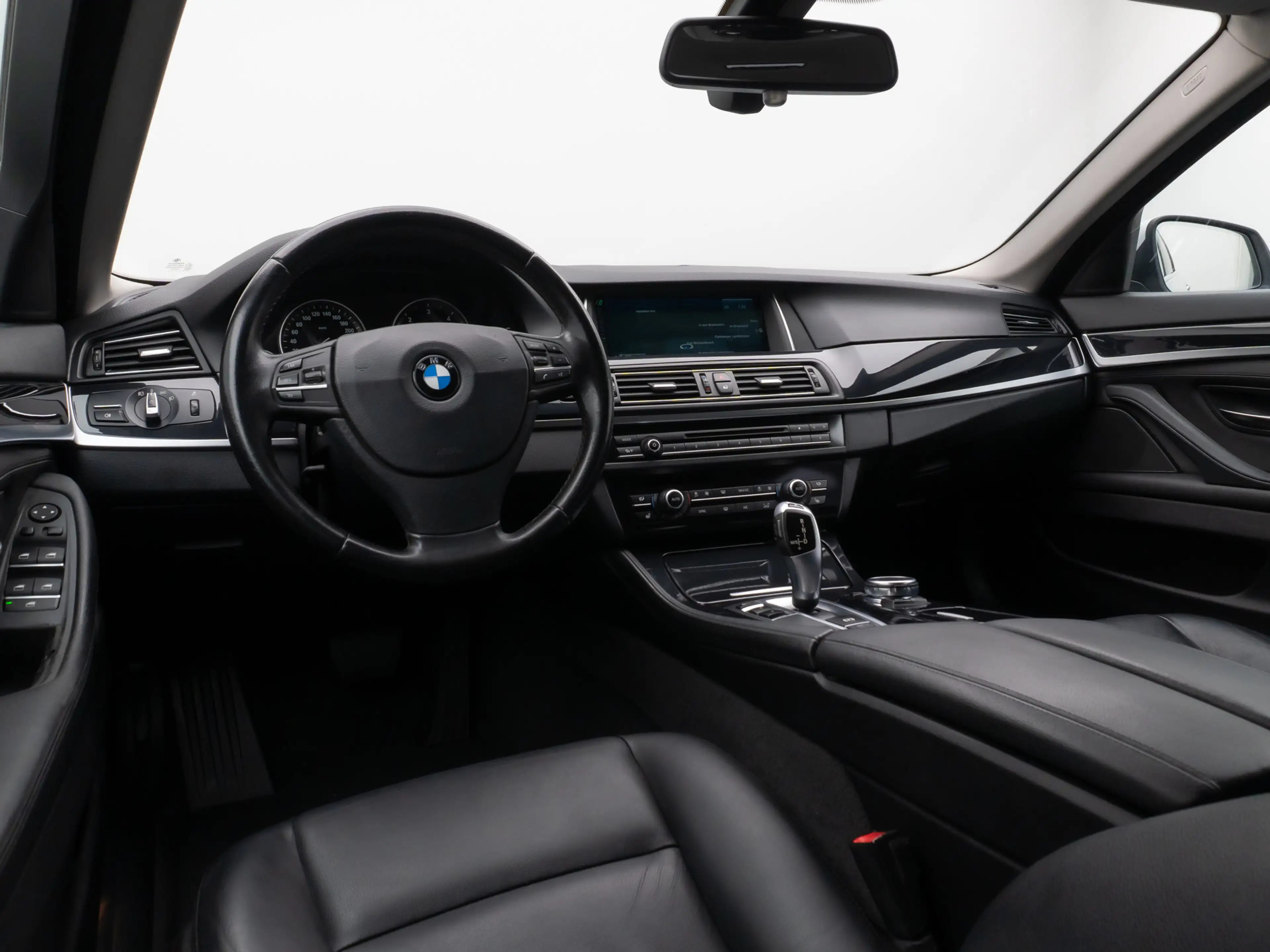 BMW 525 NaviPro Fernlichtassist PDC Leder AdapLicht — photo 35