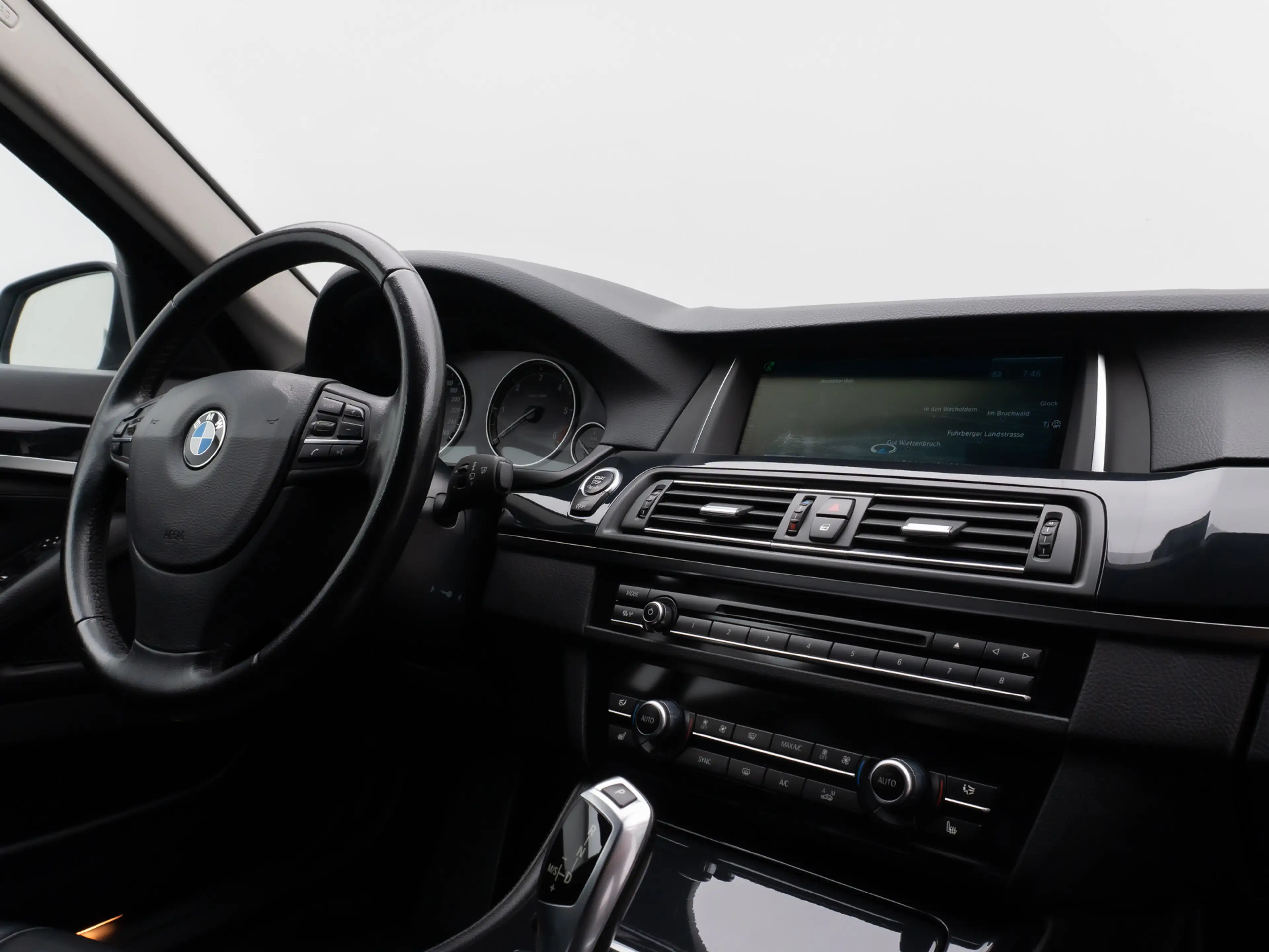 BMW 525 NaviPro Fernlichtassist PDC Leder AdapLicht — photo 34
