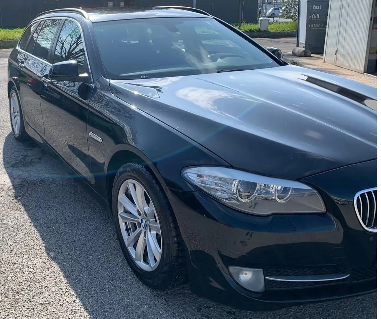 BMW 520 Serie 5 F11 Touring 520d Touring crna - 1