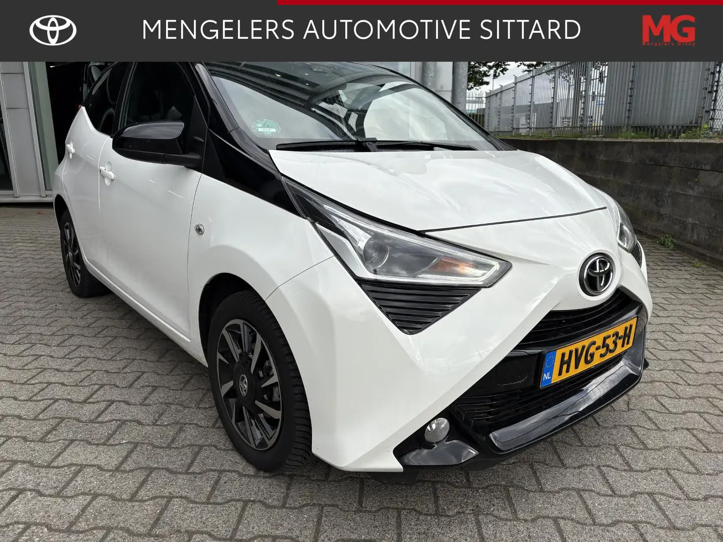 Toyota Aygo 1.0 VVT-i x-clusiv bi- tone Wit - 1
