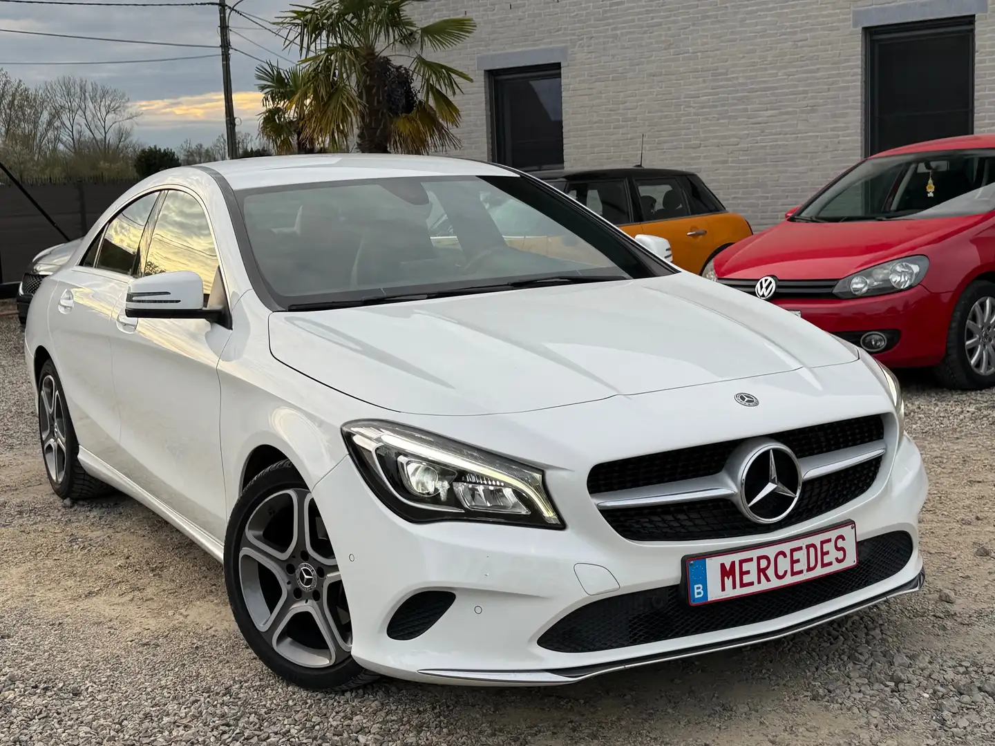 Mercedes-Benz CLA 180 d//AUTO//SPORT//CAMERA//GARANTIE//XÉNON Wit - 2