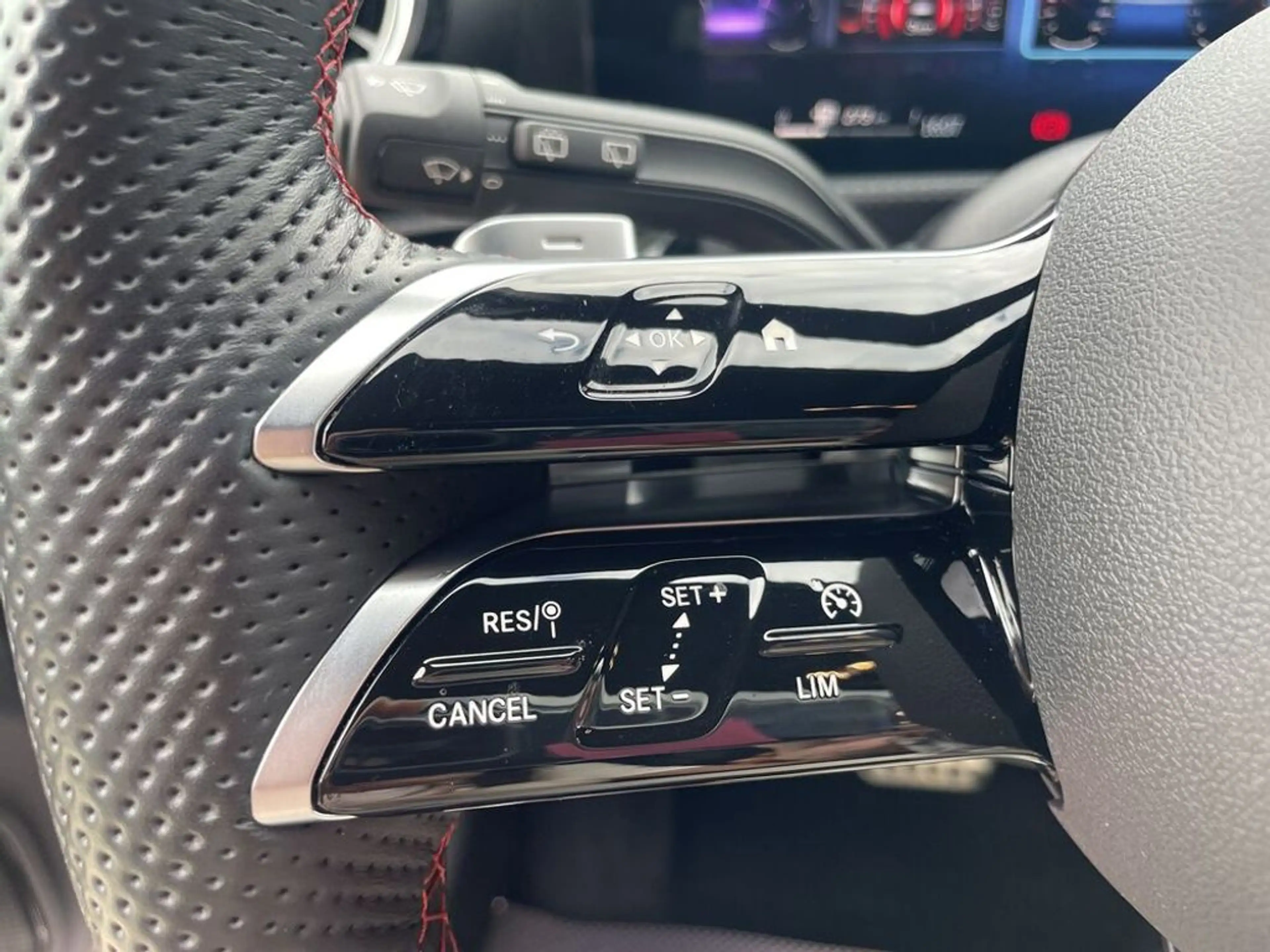 Mercedes-Benz A 200 d Automatik AMG Panorama Premium Paket — photo 12