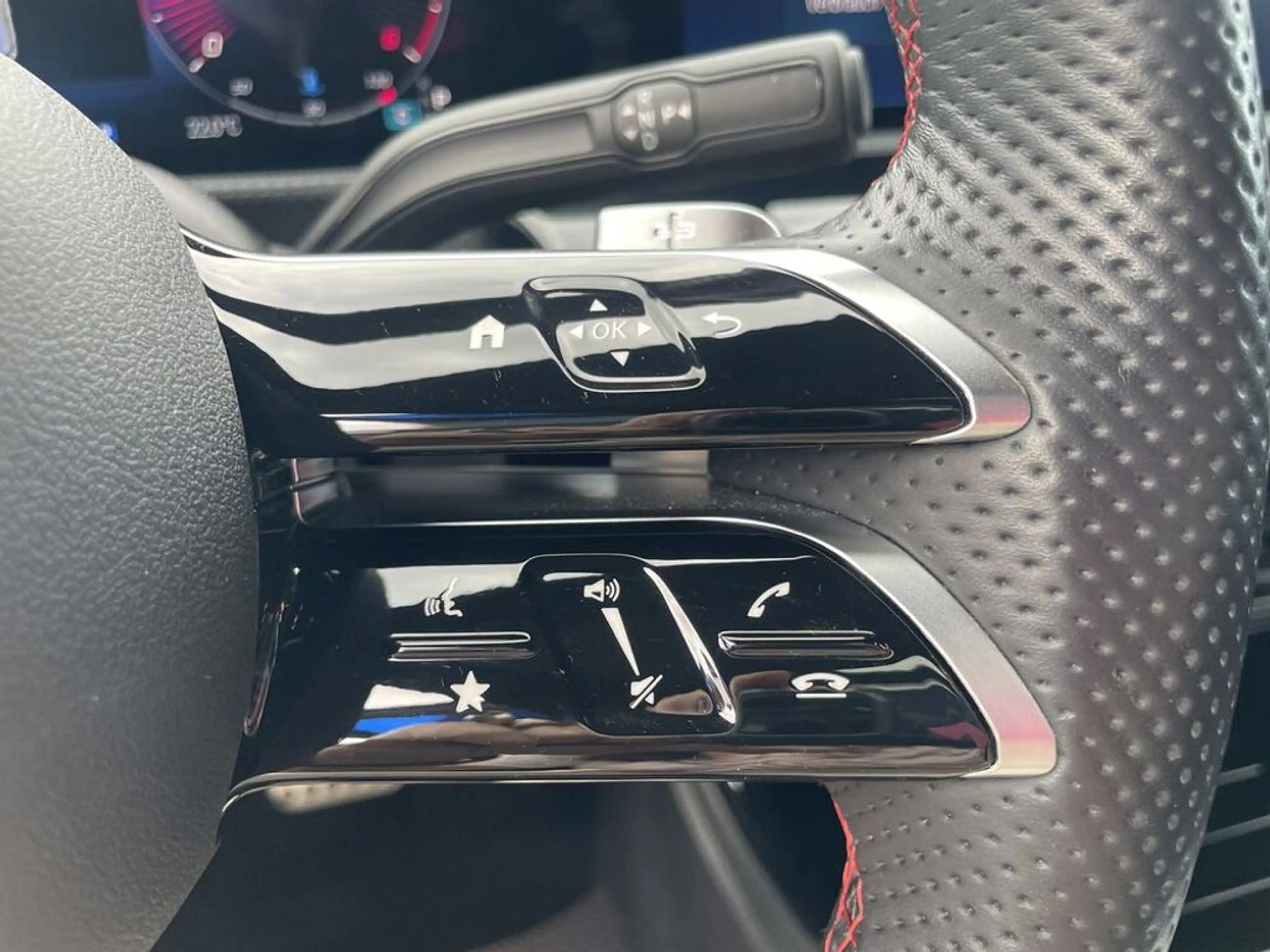 Mercedes-Benz A 200 d Automatik AMG Panorama Premium Paket — photo 11