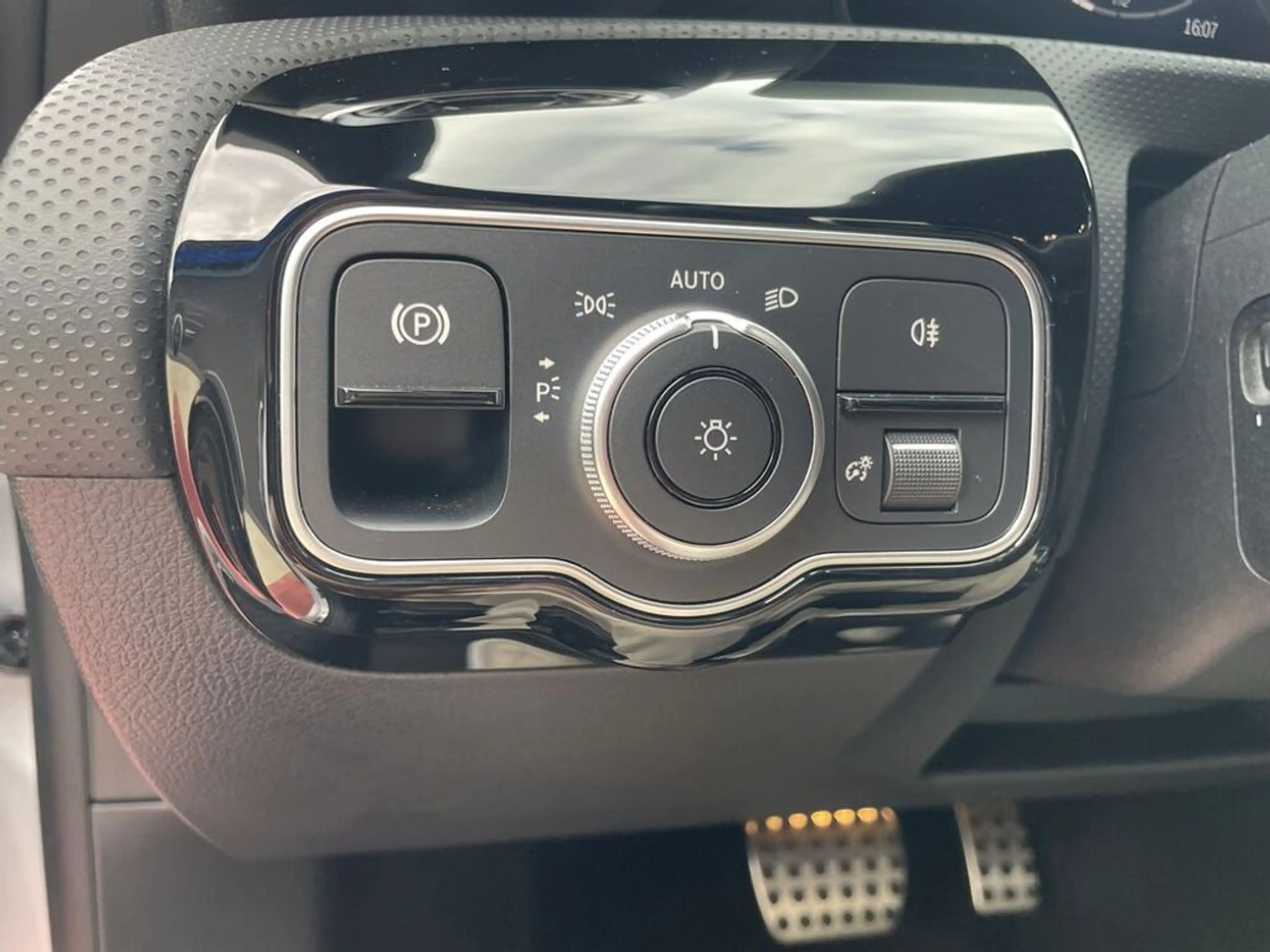 Mercedes-Benz A 200 d Automatik AMG Panorama Premium Paket — photo 13