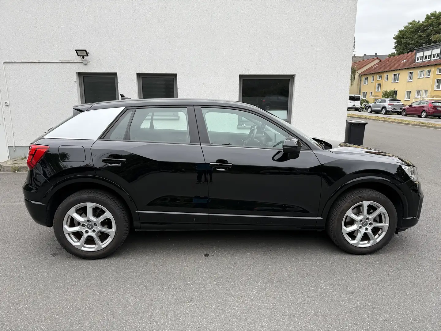 Audi Q2 sport ultra Schwarz - 1