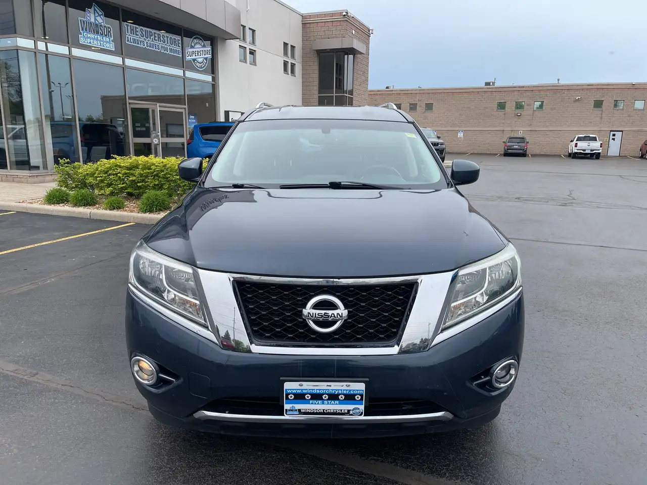 Nissan Pathfinder снимка Nissan Pathfinder
