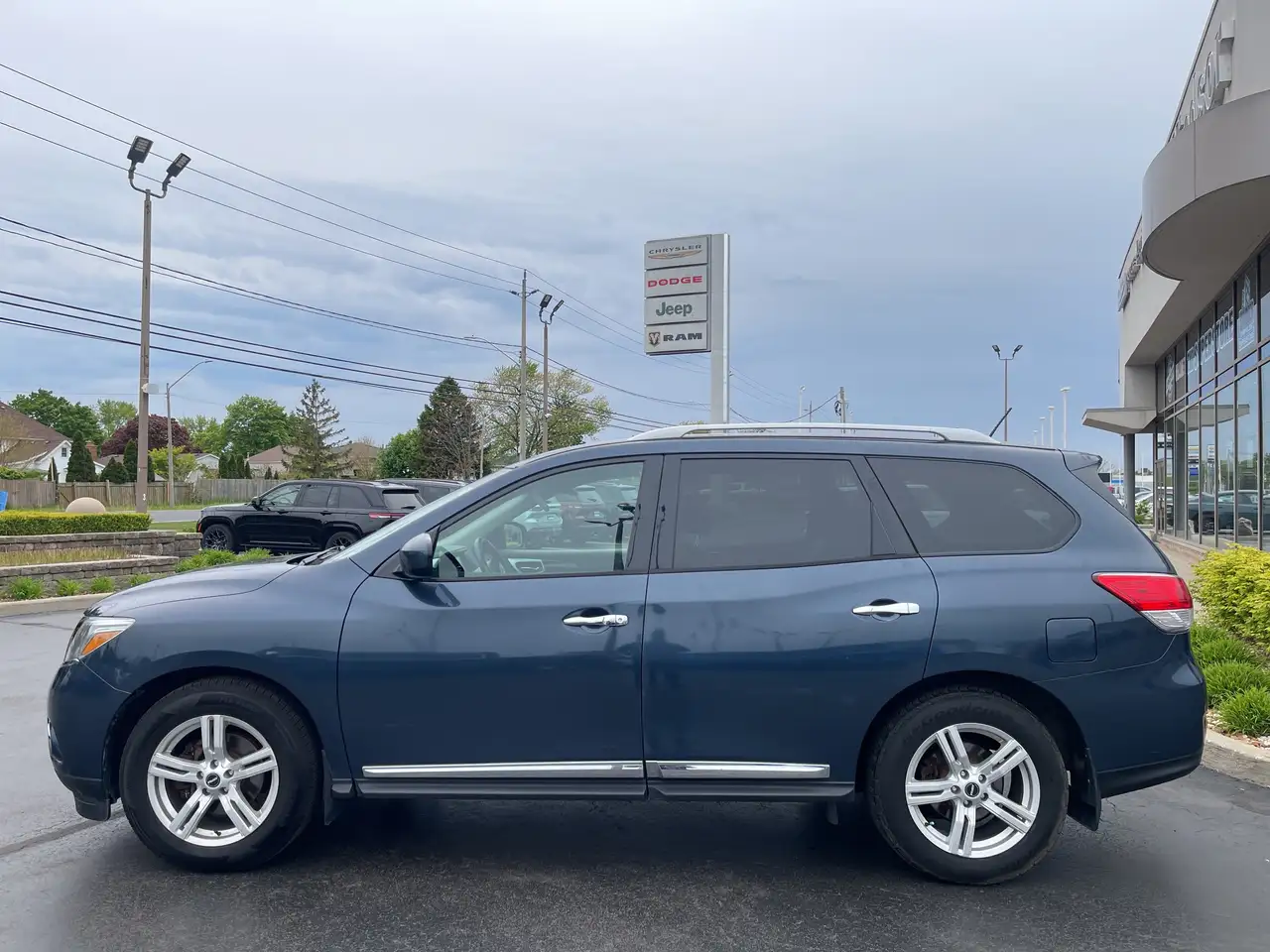 Nissan Pathfinder снимка Nissan Pathfinder