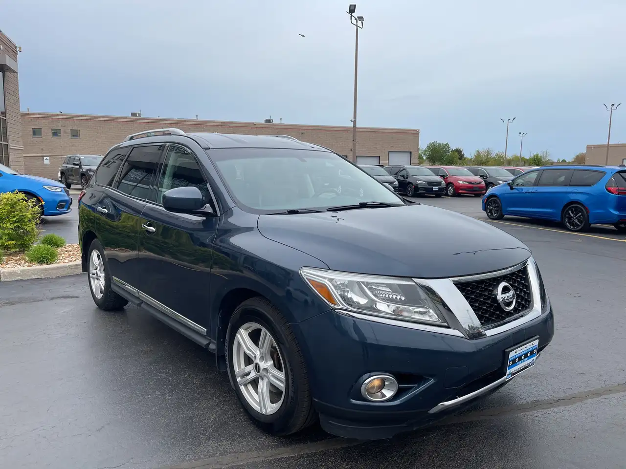 Nissan Pathfinder снимка Nissan Pathfinder