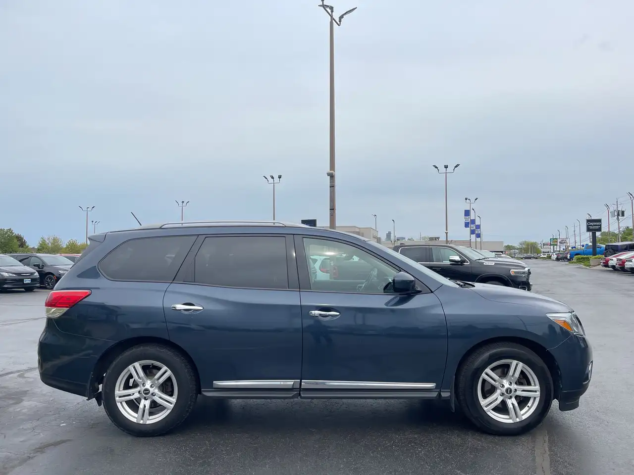 Nissan Pathfinder снимка Nissan Pathfinder