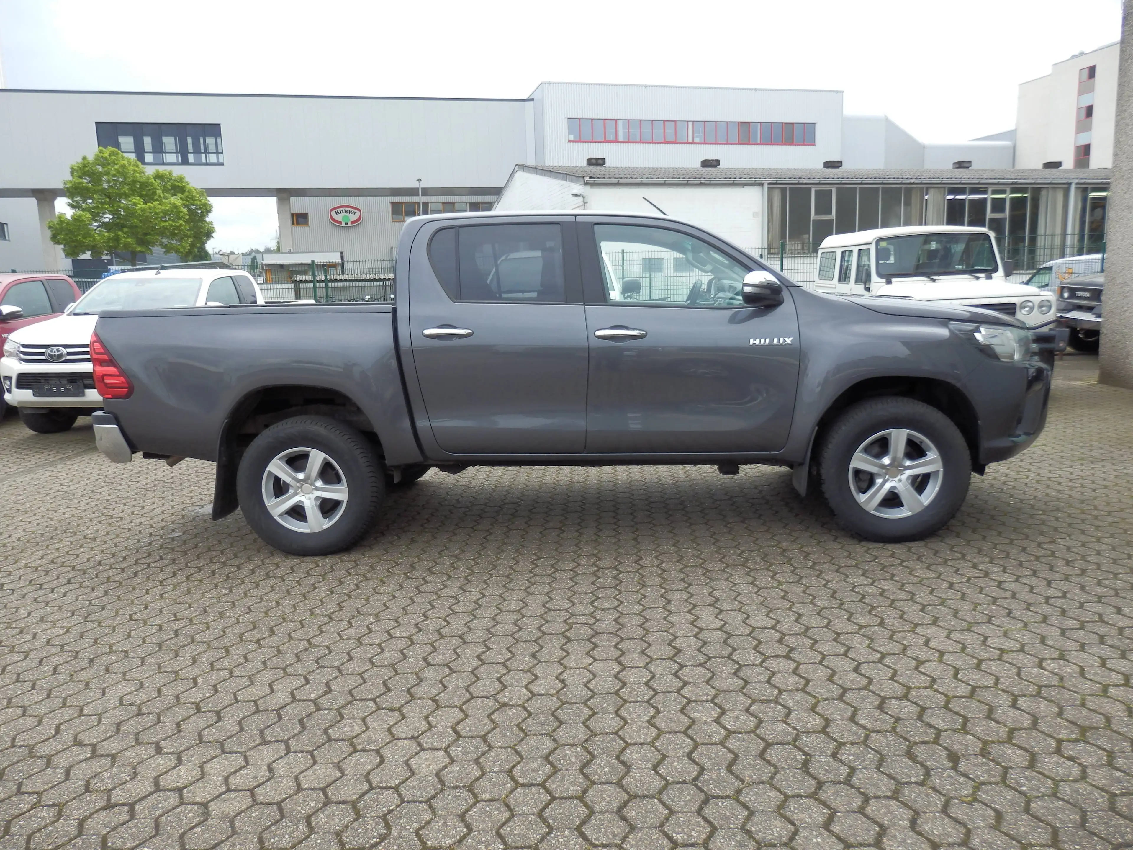 Toyota Hilux Double Cab Duty 4x4, Automatik, Cool Paket, Sitzheizung, Navigation, Klima, AHK, Scheckheft — photo 2