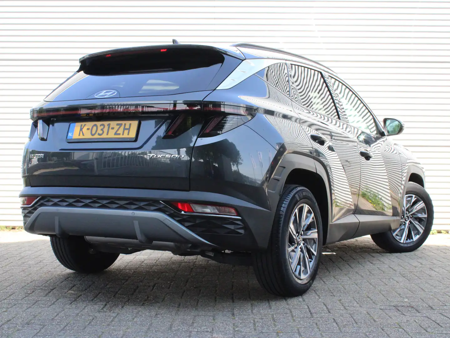Hyundai TUCSON 1.6 T-GDI MHEV Comfort | Achteruitrijcamera | Airc Grijs - 2