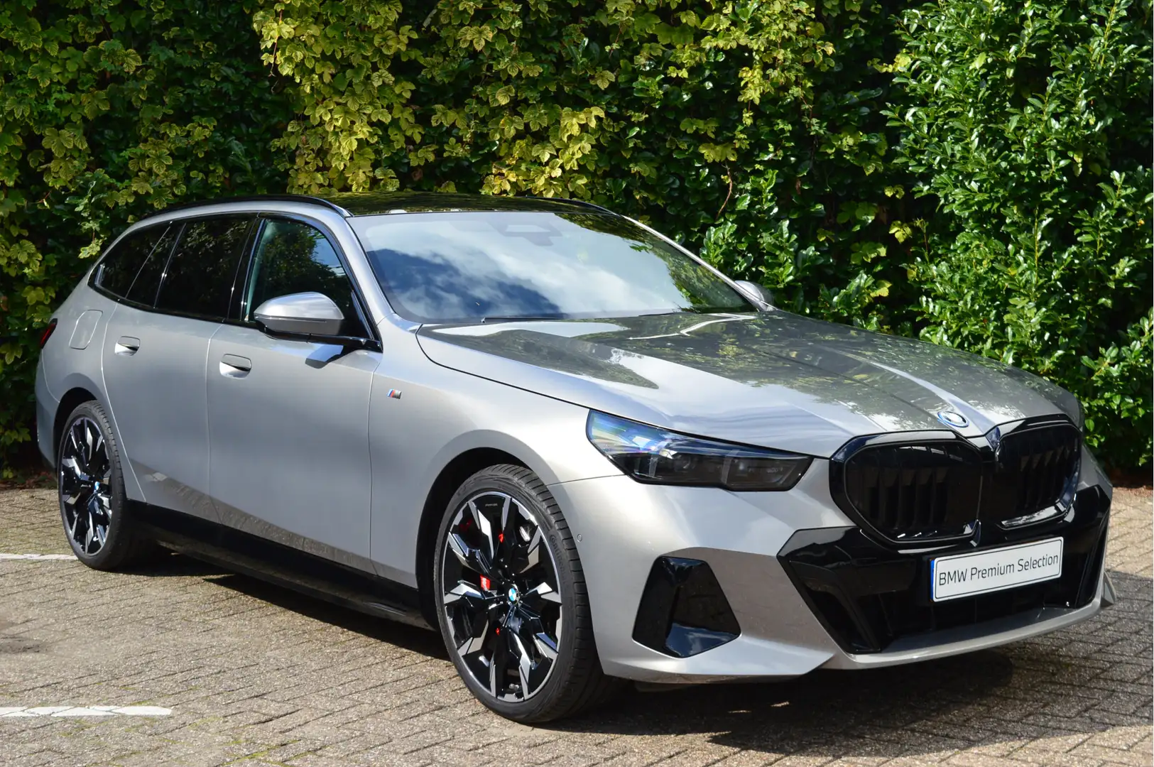 BMW 550 5 Serie Touring 550e xDrive M Sport Automaat / Pan Gris - 2