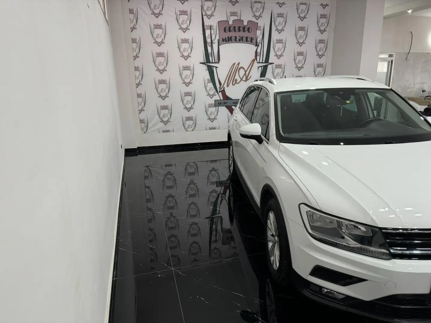 Volkswagen Tiguan Tiguan 1.6 tdi Business 115cv Wit - 2